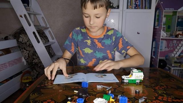 построил  Lego машину уборщика