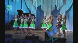 Ансамбль Ассорти - муз. А.Пахмутова, сл. Н.Добронравов "Старый клен" и "Хорошие девчата"