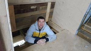 Пол и люк в тамбуре