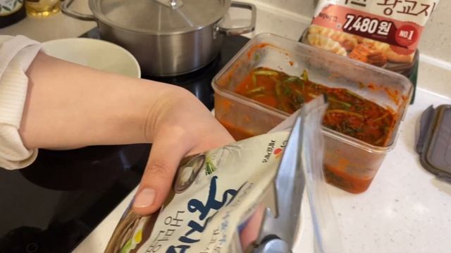Eng[자취브이로그]마라탕에 빠진 자취생, 신전떡볶이, 열무김치국수에 군만두 만들어먹는 자취생 요리.