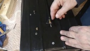 Установка втулок в дейдвуд на кораблике для прикормки.