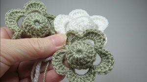 Как связать крючком цветок с объемной серединкой