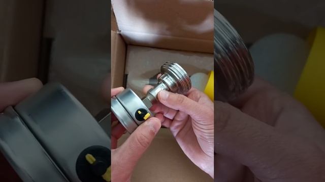 Манометр з мембранним розділювачем WIKA 990.18