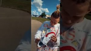 Мия Бойка подарила подарок Егору Шипу