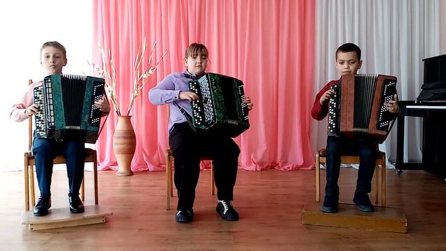 А. Доренский "Веселое настроение" исполняет трио баянистов