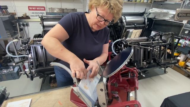 Print in Two Colours Without Registration Marks on an Adana Press смотреть онлайн