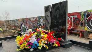 Утренняя прогулка на могилу Юрия Хоя и его родителям.