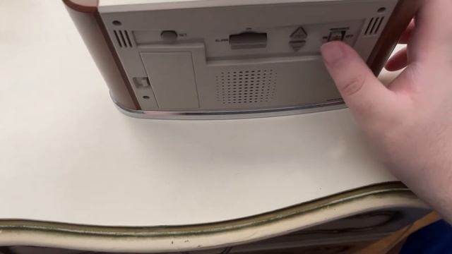 Accurate Time At The Touch Of A Button, Reizen Talking Atomic Clock With Thermometer Demonstration смотреть онлайн