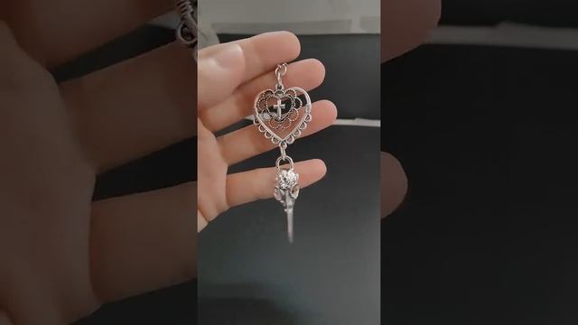 Готические серьги "Сердце и череп"