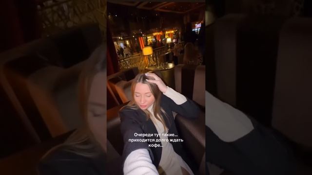 Яна Казанцева - Рука к подбородку