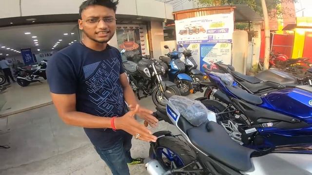 Yamaha r15 m &r15 v4 first impression | R15m walkaround | R15 v4 walkaround