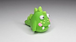 Лепим из воздушного пластилина маленького монстрика