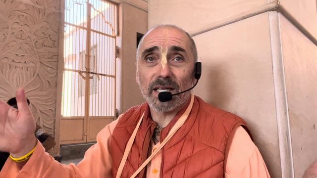 Шива дает настроение манджари. Радха кунда