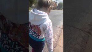 Маленькая девочка на каблуках