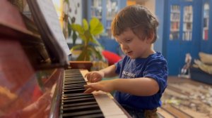 Гавриил читает ноты "Лебединого озера"