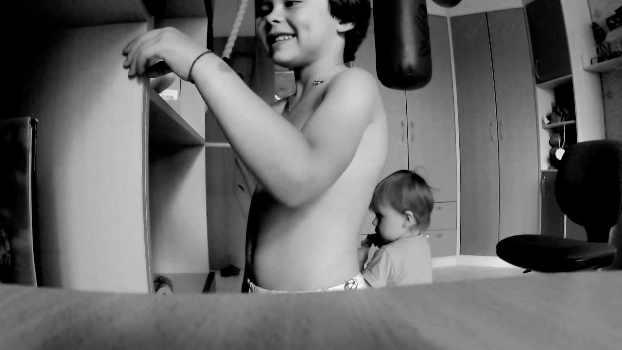 Он живёт 200 лет потому что постоянно смеётся смотреть онлайн