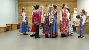 Детский фольклорный ансамбль "Горница"
Плясовая "При долине куст калиновый стоял"