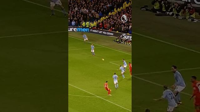 Gerrard's INSANE 30-yard Half-volleyed Goal