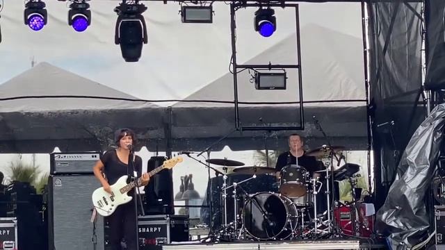 Meg Myers - Desire (Live) смотреть онлайн