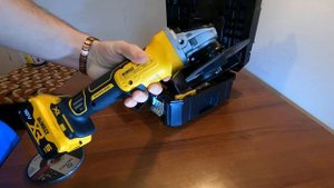 Огляд болгарки Dewalt DCG405NT-XL