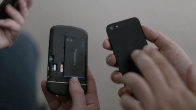 iPhone 5 vs. BlackBerry Q10: Which should you buy? смотреть онлайн