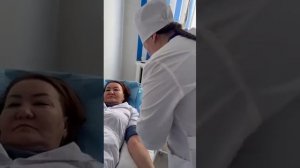 Техника сбора внутривенной капельной системы.