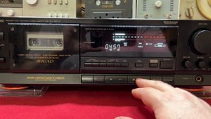 Denon DR-70. Сверху железо, внутри пластик. Красивый магнитофон