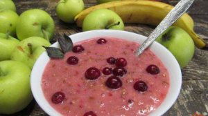 Завтрак из семян льна и фруктов