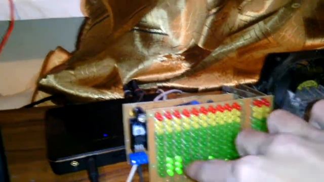 Самодельный анализатор спектра - AVR ATMega8 + LM3915/LM3914 смотреть онлайн