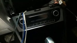 Volkswagen Polo 2015 Клиент сам своими руками установил активный Сабвуфер под моим руководством DIY.