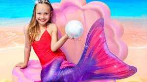 Майя становится принцессой — Русалочкой| Веселая песенка для детей!