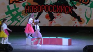 Спектакль "Стихи о девочках" По стихотворениям А.Барто.