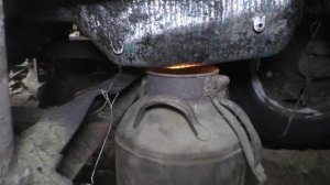 бюджетный способ разогрева трактора зимой. Дёшево и сердито.