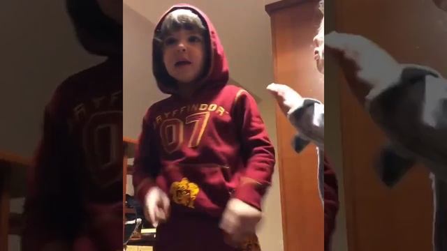 5-летние Гарри и Лиза Галкины читают рэп собственного сочинения смотреть онлайн