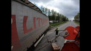 Грузовой эвакуатор. Поднимаем Сцепку из кювета на А-107.
