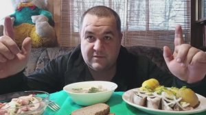 Обжор - суп из горбуши | Мукбанг - картошка с селедкой