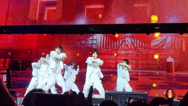 Enhypen "Future Perfect (Pass the Mic)" Manifesto Chicago смотреть онлайн