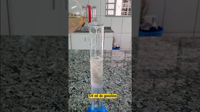 Experimento: determinação do teor de álcool na gasolina ( Explicação na descrição) смотреть онлайн