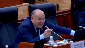 Жеңишбек Токторбаев: “Кумтөрдүн алтынын бөлтүрүктөр менен карышкырга кайтартып жатыптырбыз”