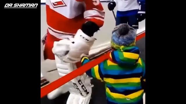 ПРИКОЛЫ В ХОККЕЕ ТРУС НЕ ИГРАЕТ В ХОККЕЙ ПРИКОЛЫ ГОЛЫ И НЕУДАЧИ 1