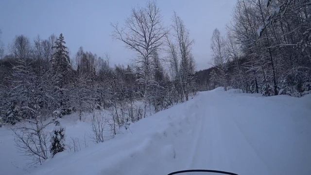 На снегоходе, дорога по берегу реки Суенга смотреть онлайн