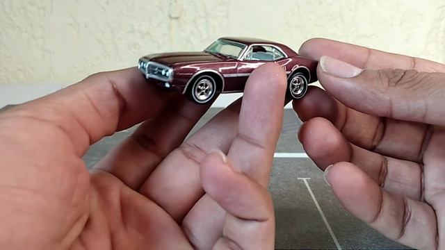 Vocho Convertible Azul & 1967 Pontiac Firebird de Johnny Lightning - Reseña en Español смотреть онлайн