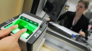 Все въезжающие в Россию иностранцы с 1 декабря обязаны сдавать биометрические данные