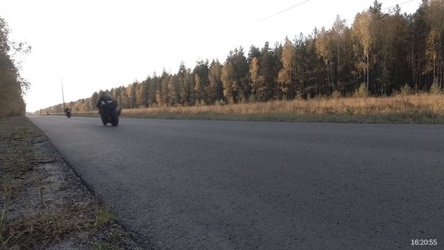 Yamaha R1 vs Kawasaki zx6r Amazing exhaust sound!