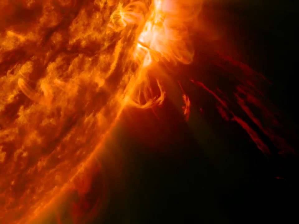 Струя солнца. Корональный выброс массы солнца. Корональные выбросы на солнце. Вспышки на солнце. Струя солнца.