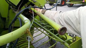 Как заправить шпагат в пресс подборщик claas rollant 44