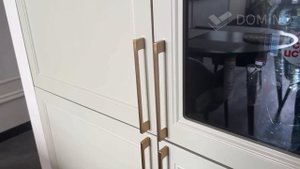 Обзор кухонного гарнитура с антресольными фасадами из стекла!