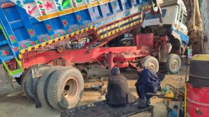 Pakistani Truck Repair Artistry: How Pakistani Mechanics Conquer Any Truck Breakdown