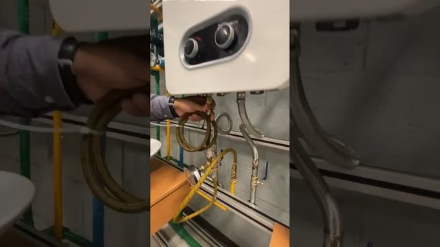 APRENDE a MEDIR la PRESIÓN de GAS en un calentador plomeria plomero plumbing elsurtidor Bosch