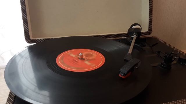 ВЕРНИСЬ,романс,исп.Юровская Е.Н.,с акк.гитары.1932 смотреть онлайн